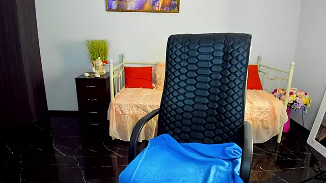 Julia Dean online show from 10, 2, 2025