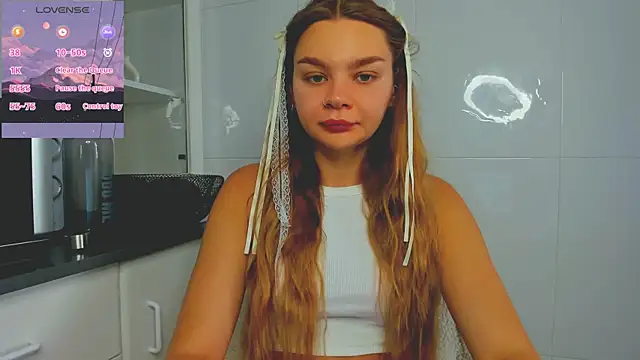 Snapshot of Molly_sweetie chatting on 18, 6, 2026 Molly sweetie online show from 18, 6, 2026