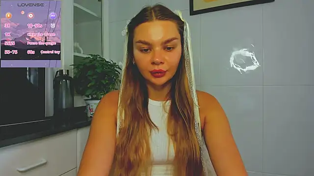 Snapshot of Molly_sweetie chatting on 23, 6, 2026 Molly sweetie online show from 23, 6, 2026