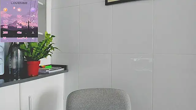 Snapshot of Molly_sweetie chatting on 10, 7, 2026 Molly sweetie online show from 10, 7, 2026
