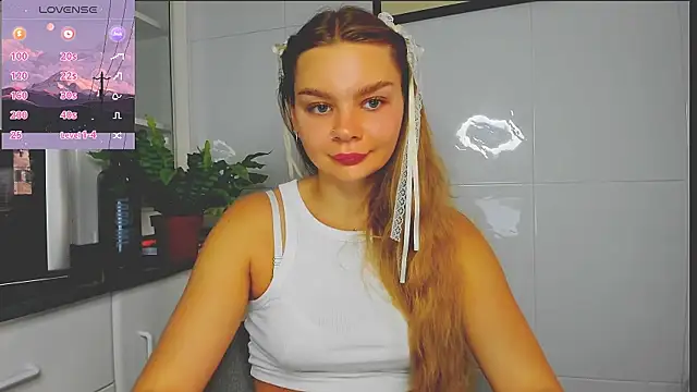 Snapshot of Molly_sweetie chatting on 18, 7, 2026 Molly sweetie online show from 18, 7, 2026