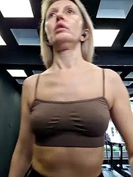 Snapshot of Miss____Mia_ chatting on 1, 2, 2025 Miss    Mia  online show from 1, 2, 2025