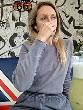 Snapshot of Miss____Mia_ chatting on 1, 10, 2025 Miss    Mia  online show from 1, 10, 2025