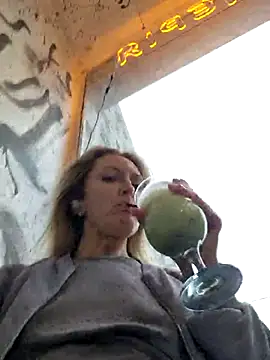 Snapshot of Miss____Mia_ chatting on 13, 10, 2025 Miss    Mia  online show from 13, 10, 2025