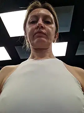 Miss    Mia  online show from 19, 12, 2025