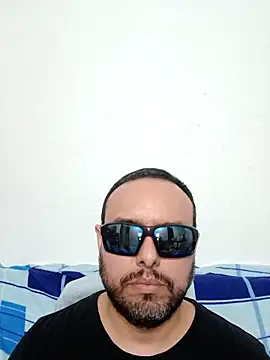 Snapshot of ElSunEagle chatting on 4, 4, 2026 ElSunEagle online show from 4, 4, 2026