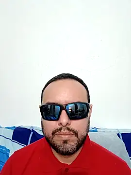 Snapshot of ElSunEagle chatting on 5, 4, 2026 ElSunEagle online show from 5, 4, 2026