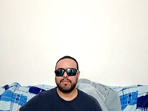 Snapshot of ElSunEagle chatting on 8, 4, 2026 ElSunEagle online show from 8, 4, 2026