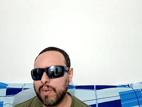 Snapshot of ElSunEagle chatting on 9, 4, 2026 ElSunEagle online show from 9, 4, 2026