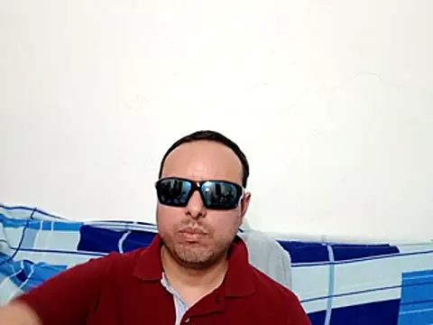 Snapshot of ElSunEagle chatting on 12, 4, 2026 ElSunEagle online show from 12, 4, 2026