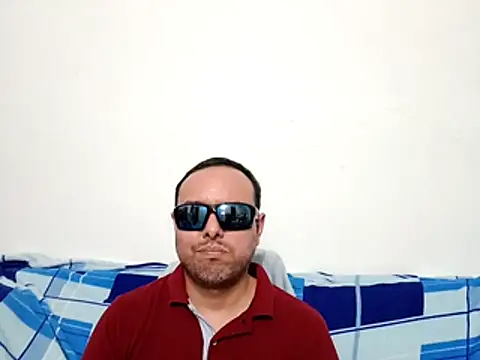 Snapshot of ElSunEagle chatting on 15, 4, 2026 ElSunEagle online show from 15, 4, 2026