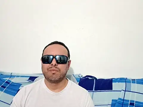 Snapshot of ElSunEagle chatting on 17, 4, 2026 ElSunEagle online show from 17, 4, 2026