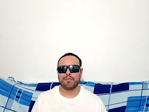 Snapshot of ElSunEagle chatting on 22, 4, 2026 ElSunEagle online show from 22, 4, 2026