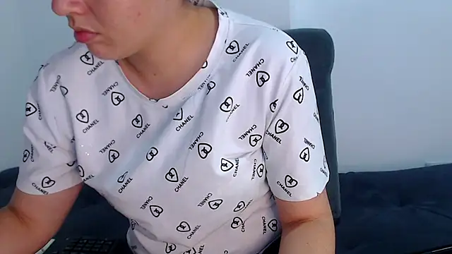 Snapshot of sofi-rojas1 chatting on 6, 11, 2025 sofi-rojas1 online show from 6, 11, 2025