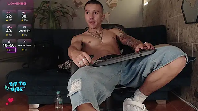 Snapshot of rogert_xx chatting on 8, 2, 2025 rogert xx online show from 8, 2, 2025