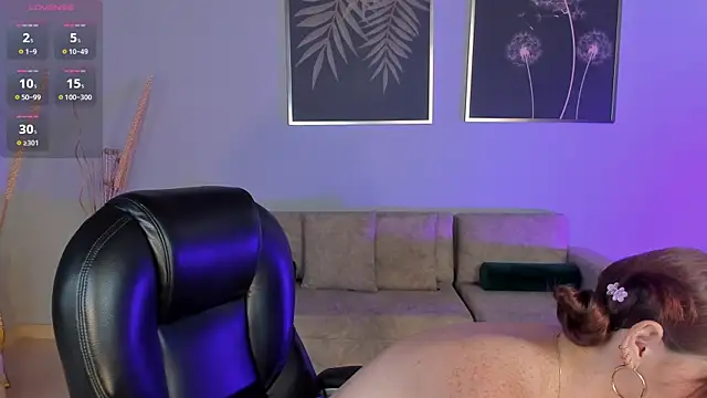 Snapshot of CorinneRusso chatting on 5, 1, 2025 CorinneRusso online show from 5, 1, 2025