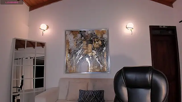 Snapshot of CorinneRusso chatting on 7, 1, 2025 CorinneRusso online show from 7, 1, 2025