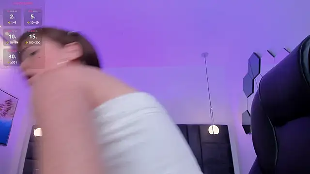 Snapshot of CorinneRusso chatting on 5, 2, 2025 CorinneRusso online show from 5, 2, 2025