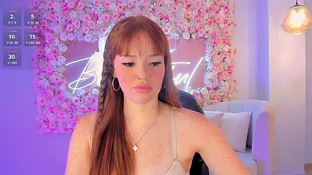 Snapshot of CorinneRusso chatting on 9, 2, 2025 CorinneRusso online show from 9, 2, 2025