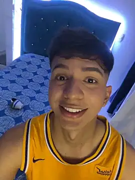 Leonarrrd 01 online show from 19, 1, 2025