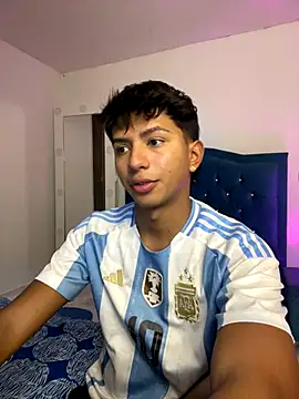 Leonarrrd 01 online show from 8, 10, 2025