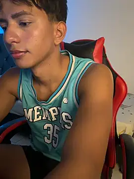 Leonarrrd 01 online show from 25, 2, 2026