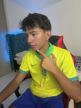 Snapshot of Leonarrrd_01 chatting on 2, 3, 2026 Leonarrrd 01 online show from 2, 3, 2026