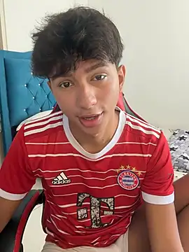 Snapshot of Leonarrrd_01 chatting on 12, 3, 2026 Leonarrrd 01 online show from 12, 3, 2026