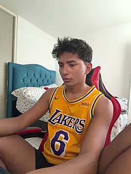 Snapshot of Leonarrrd_01 chatting on 9, 4, 2026 Leonarrrd 01 online show from 9, 4, 2026