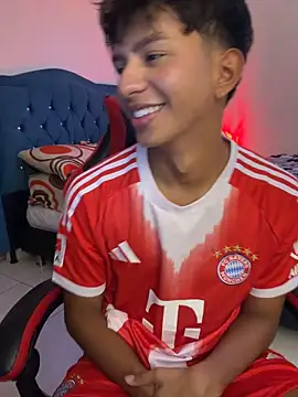 Snapshot of Leonarrrd_01 chatting on 27, 4, 2026 Leonarrrd 01 online show from 27, 4, 2026