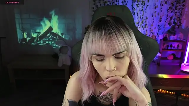 Snapshot of Kerry_Kirk chatting on 3, 4, 2026 Kerry Kirk online show from 3, 4, 2026