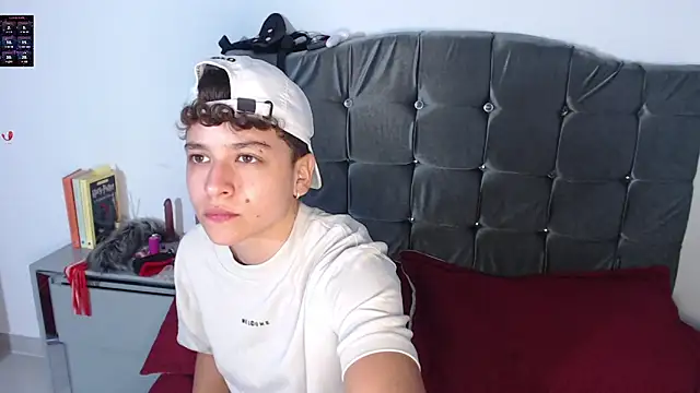 Snapshot of Antonella_Cruz02 chatting on 21, 4, 2026 Antonella Cruz02 online show from 21, 4, 2026