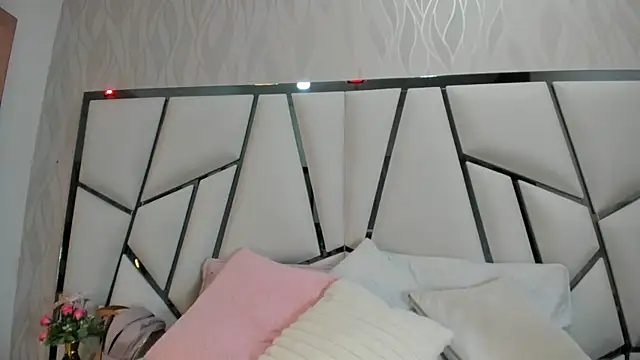 Snapshot of _aurora18_ chatting on 22, 10, 2025 aurora18 online show from 22, 10, 2025