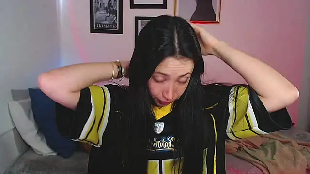 lilyy evanss online show from 15, 3, 2025