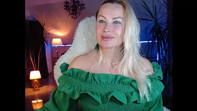 Snapshot of eyesangel22 chatting on 13, 12, 2024 eyesangel22 online show from 13, 12, 2024