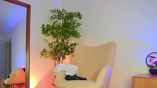 alissa foxx online show from 24, 7, 2026