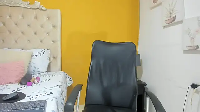 rousse sexyandhot online show from 22, 2, 2026