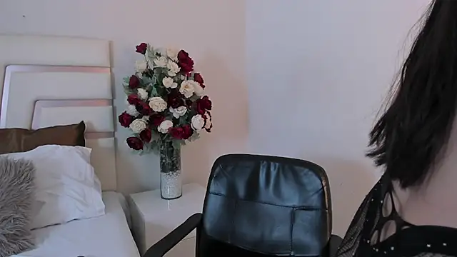 Snapshot of CamilaSofiia chatting on 11, 2, 2025 CamilaSofiia online show from 11, 2, 2025