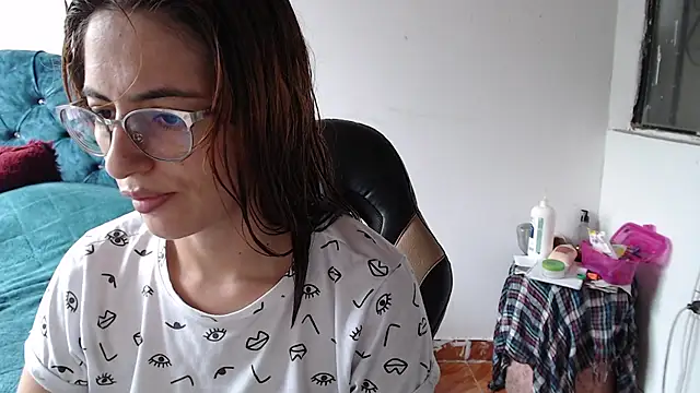 Snapshot of Kate_lorens9 chatting on 13, 4, 2026 Kate lorens9 online show from 13, 4, 2026