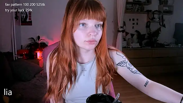 Snapshot of lil_lia chatting on 19, 6, 2026 lil lia online show from 19, 6, 2026