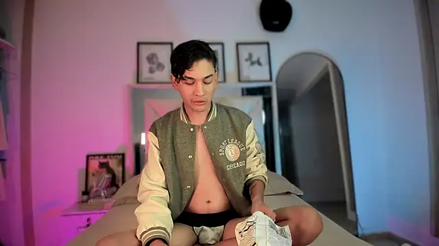 Adriien19 online show from 3, 12, 2025