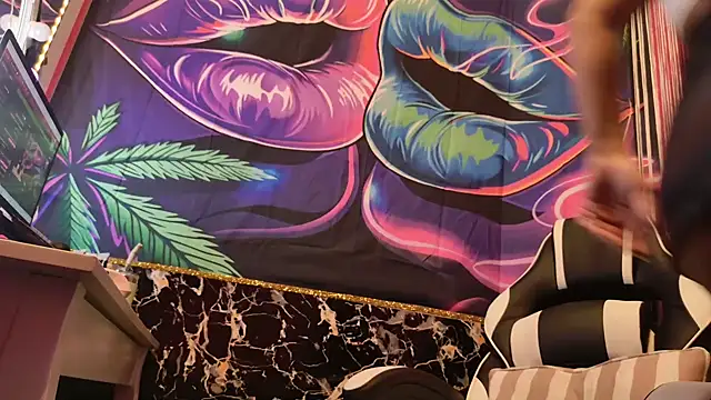 Luiza Hammer online show from 17, 1, 2025