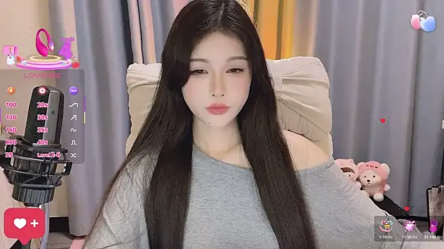 Snapshot of 7-Love chatting on 15, 4, 2026 7-Love online show from 15, 4, 2026