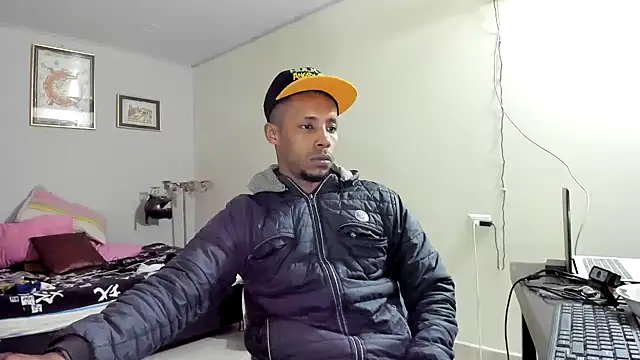 Snapshot of AlejoKhalifa_ chatting on 8, 3, 2025 AlejoKhalifa  online show from 8, 3, 2025