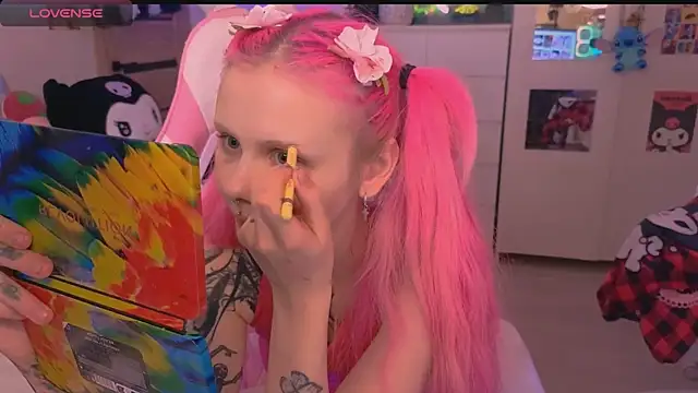 Britney Lynch online show from 24, 10, 2025