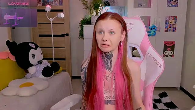 Britney Lynch online show from 6, 11, 2025