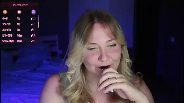 Snapshot of sensual_girrrl chatting on 6, 7, 2026 sensual girrrl online show from 6, 7, 2026