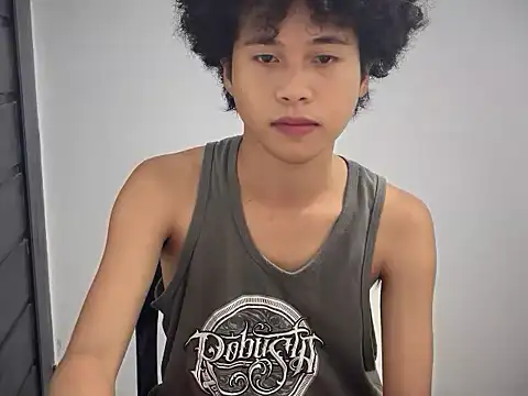 Snapshot of Asiantwink21 chatting on 5, 4, 2026 Asiantwink21 online show from 5, 4, 2026