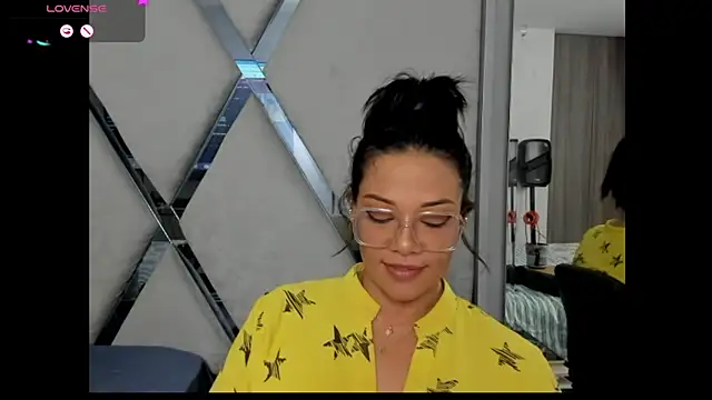 Snapshot of paula_daniela1 chatting on 9, 12, 2024 paula daniela1 online show from 9, 12, 2024