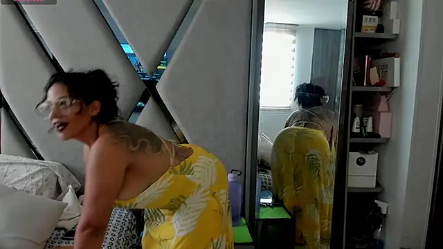 Snapshot of paula_daniela1 chatting on 1, 2, 2025 paula daniela1 online show from 1, 2, 2025